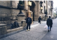 На этом месте убили Дж.Леннона. И.Лашманов в Нью-Йорке