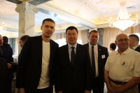 Президент МАИБ М.В.Кабаев,сильнейший хоккеист клуба "Вашингтон" Е Кузнецов,руководитель Конгресса татар Челябинской области А.Х.Еналеев и И.Н.Лашманов